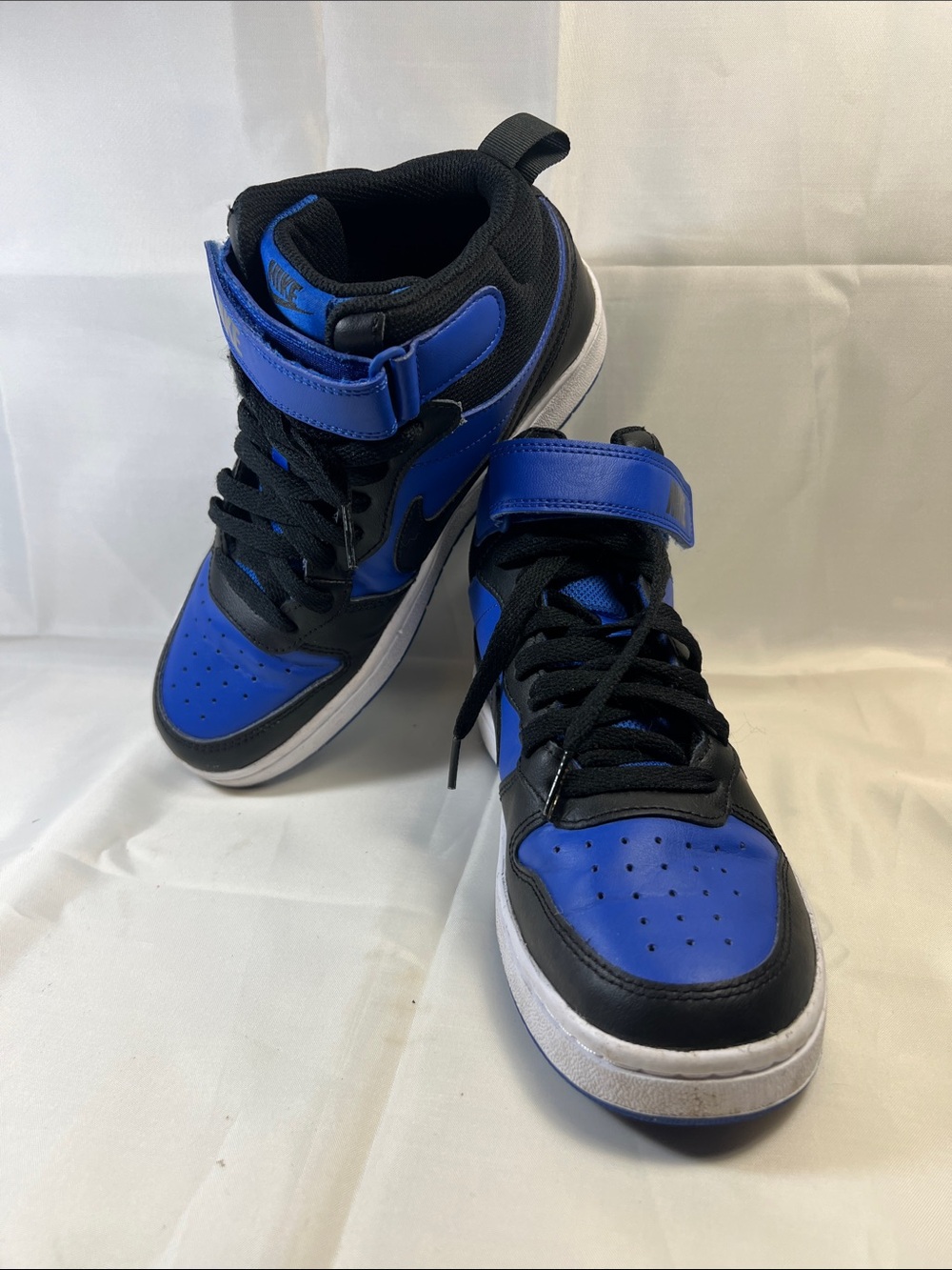 Nike Kids Mid-Top Sneakers in Black and Blue
